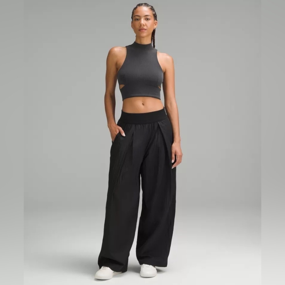 117 🆕🖤 Lululemon Ribbed Softstreme Mockneck Cropped Tank Top - Black